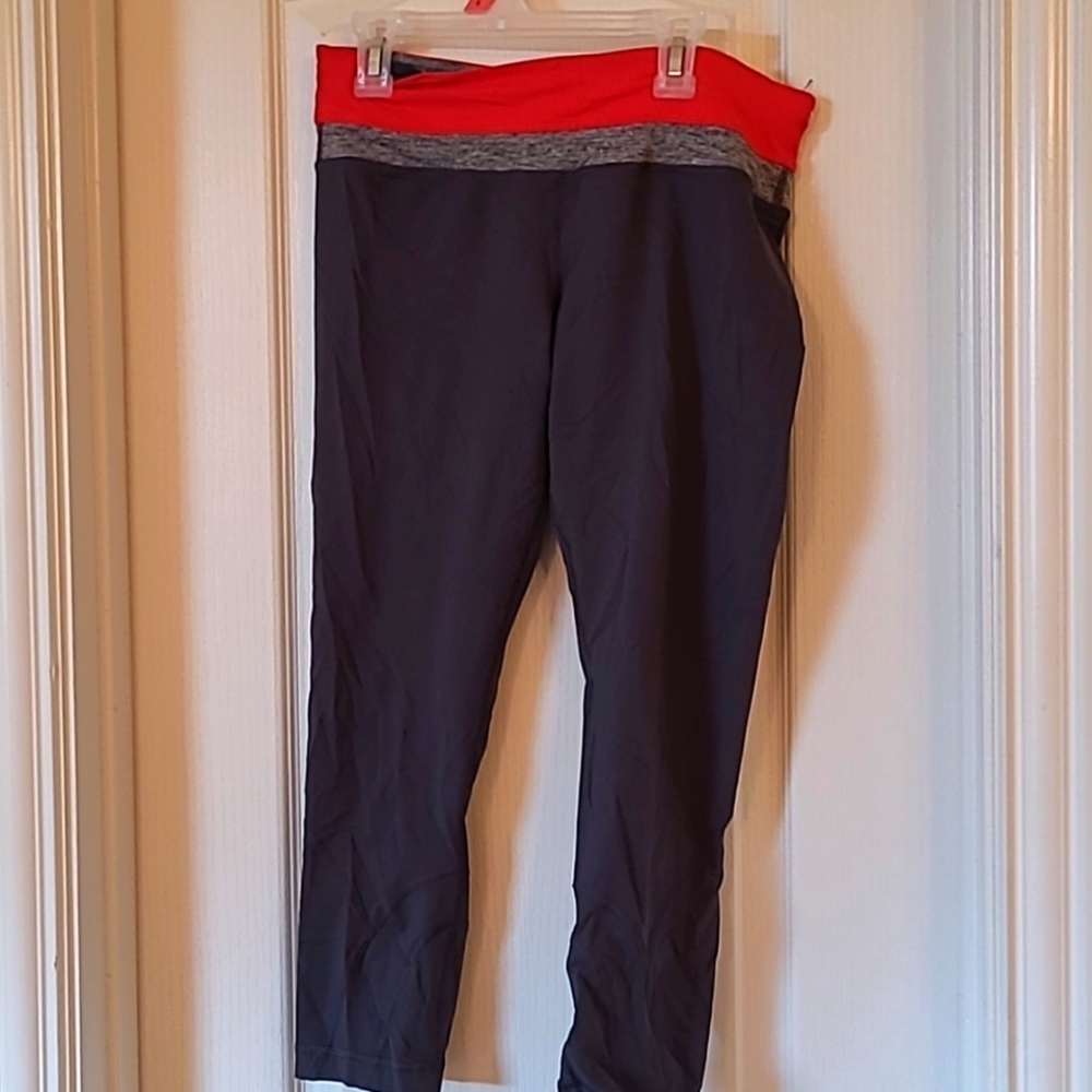 Size 8 gray lululemon inspire running crop